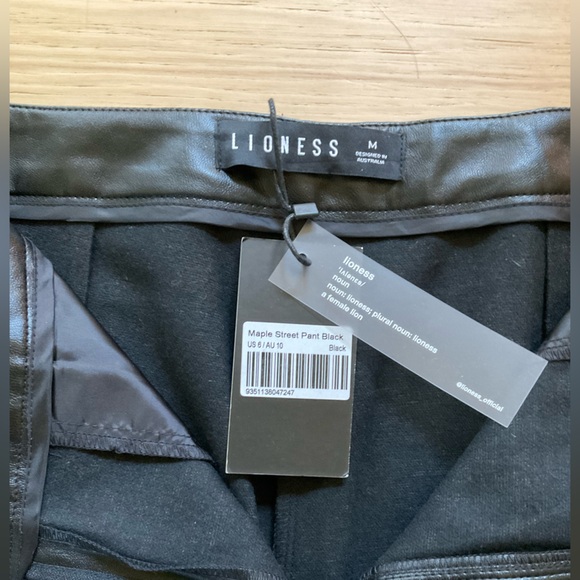 NWT Never Worn Lioness high-waisted flared PU Faux leather pants - Picture 4 of 7